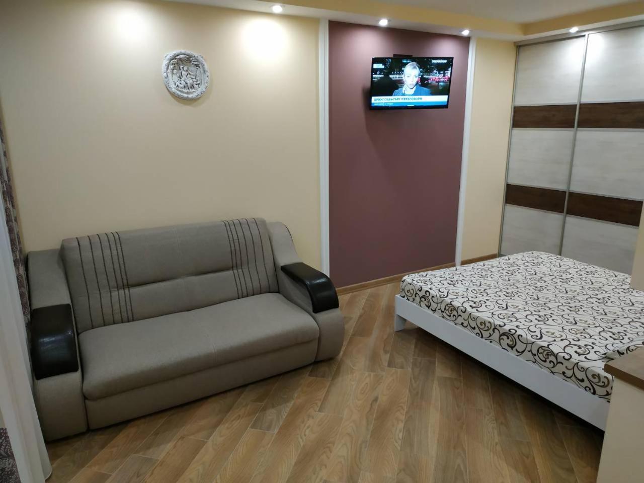 Apartments In The Center Maidan Rivne Ngoại thất bức ảnh