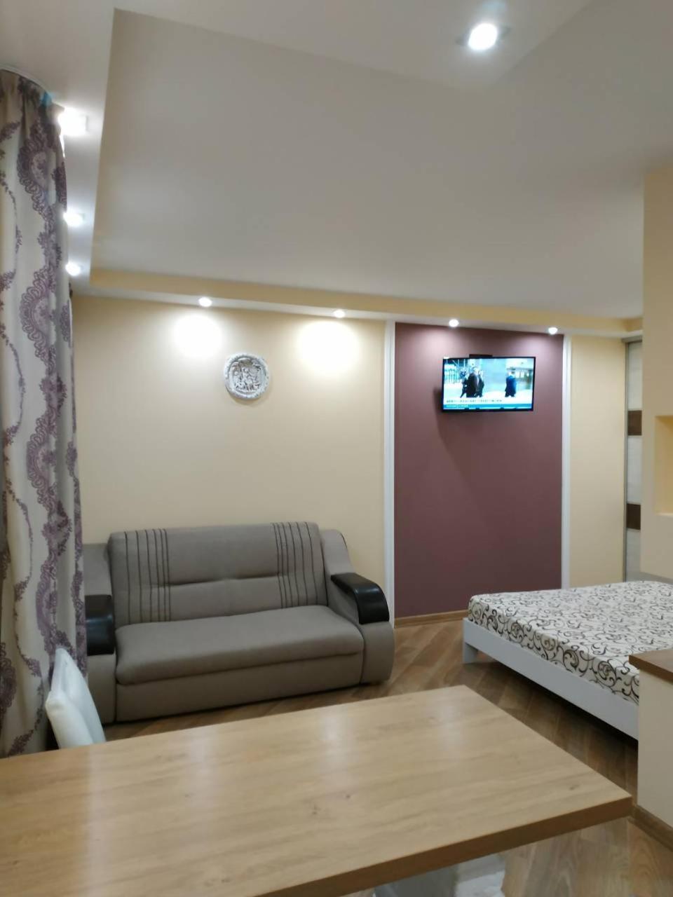 Apartments In The Center Maidan Rivne Ngoại thất bức ảnh