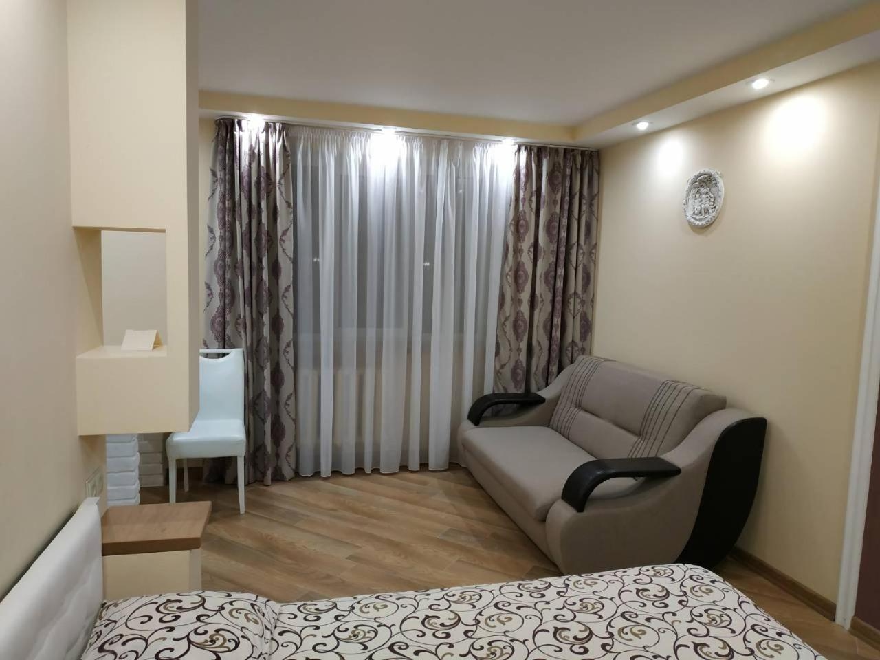 Apartments In The Center Maidan Rivne Ngoại thất bức ảnh